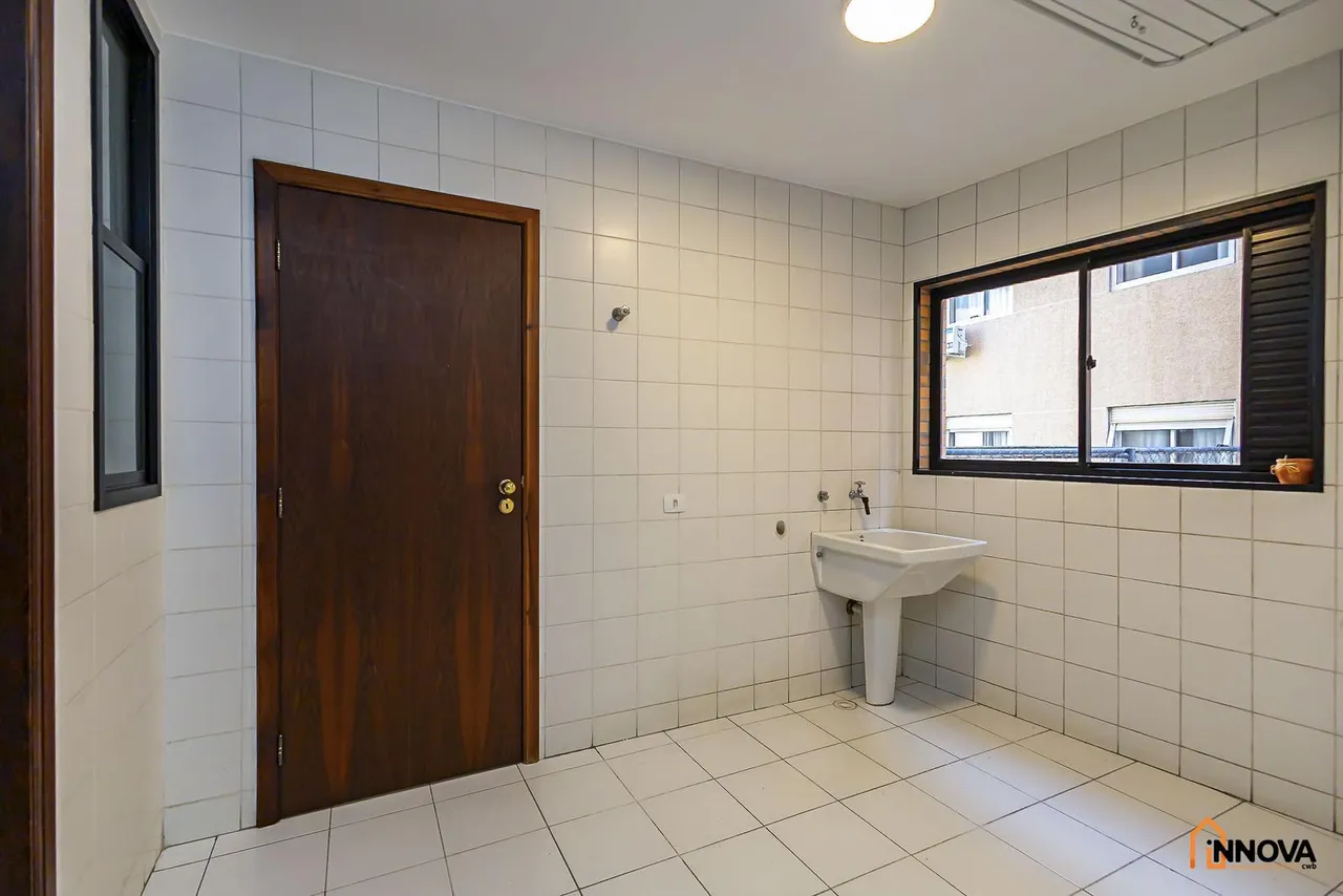 Незмебльована квартира з 3 кімнатами та 187 м² — photo 12