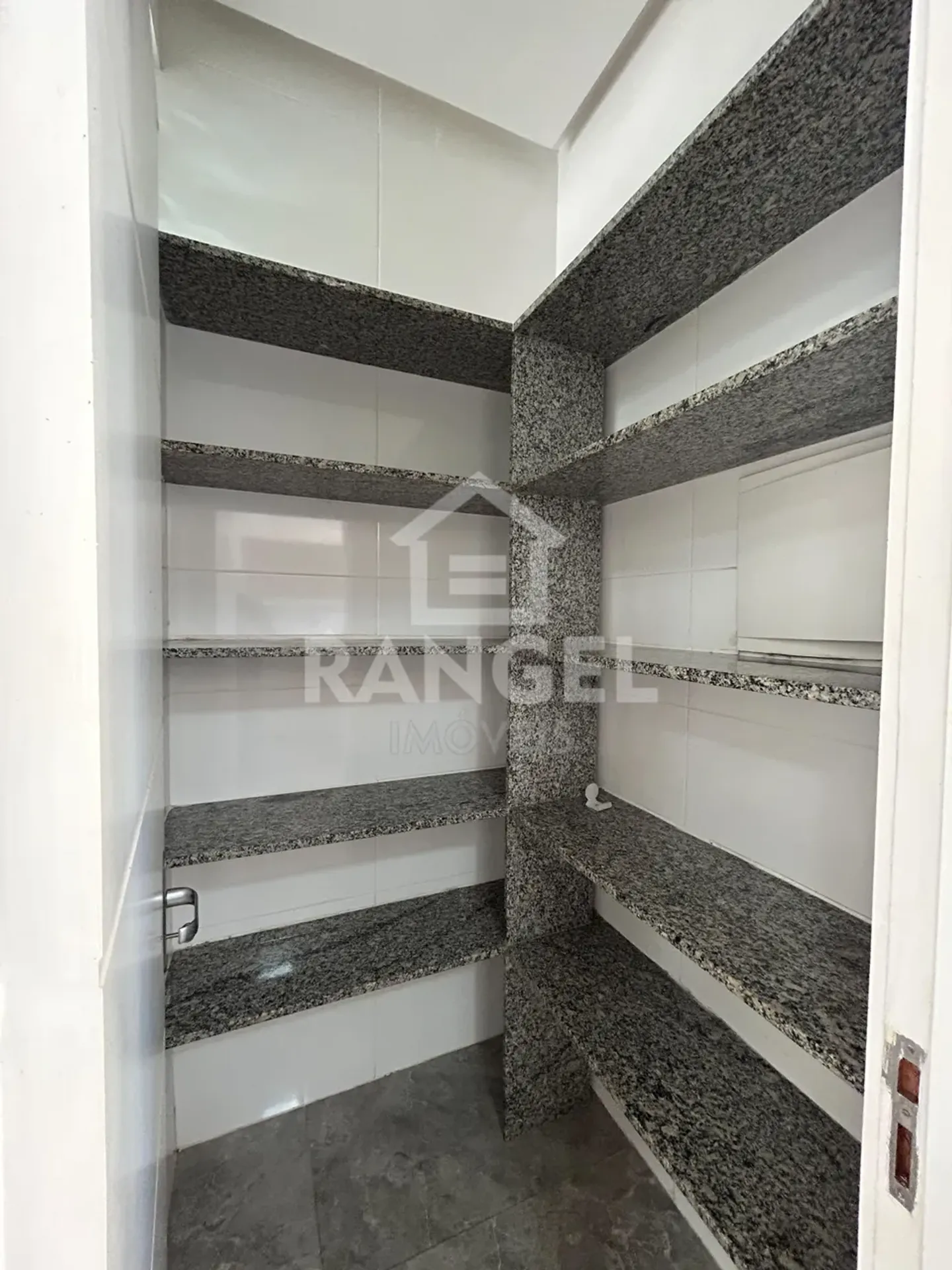 House, 350 m², with a grill on the balcony — photo 18