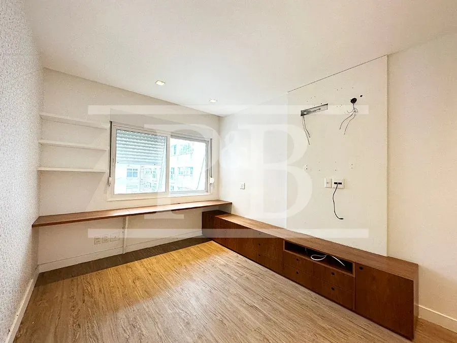 3-bedroom rental apartment with 3 bathrooms and 263 m² — photo 19