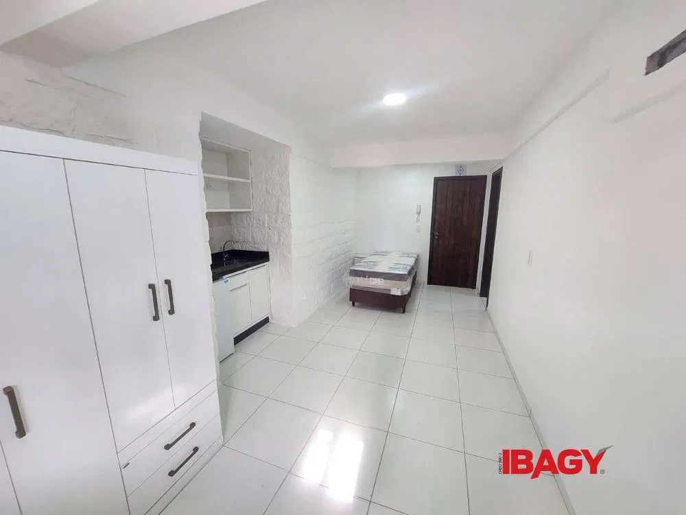 Меблированная 1-комнатная квартира 27 м² с 1 ванной