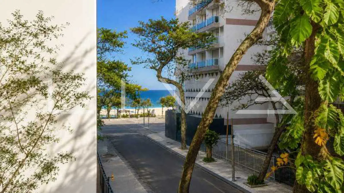 Water view in a 3-bedroom apartment, 260 m² — photo 27