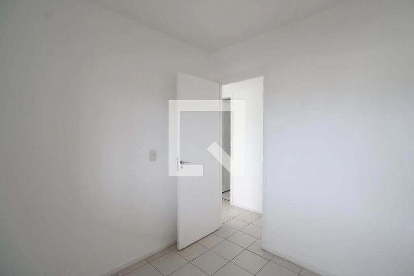 Balcony with a grill in a 3-bedroom apartment, 74 m² — photo 4
