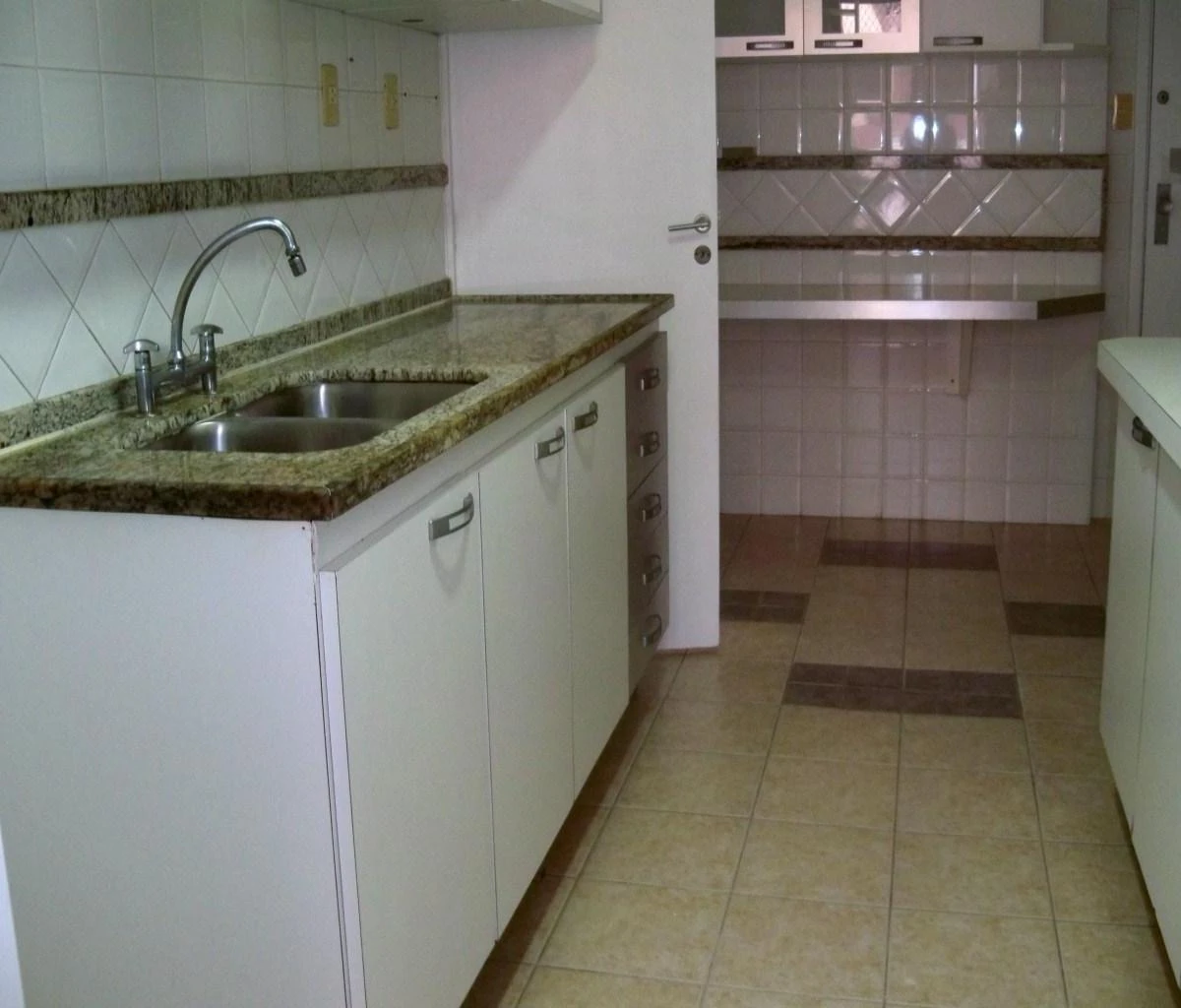 Apartamento sem mobília com 4 quartos e 3 banheiros — photo 22