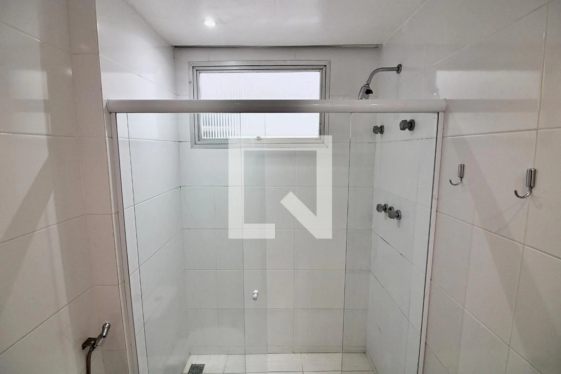 3-bedroom apartment, 1 with its own bathroom, 200 m² — photo 35