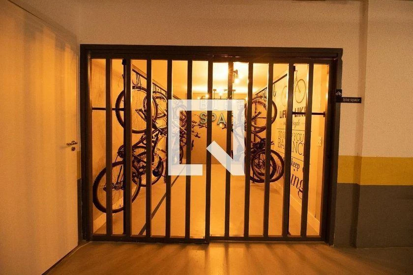 One-bedroom apartment in a building with a gym — photo 38