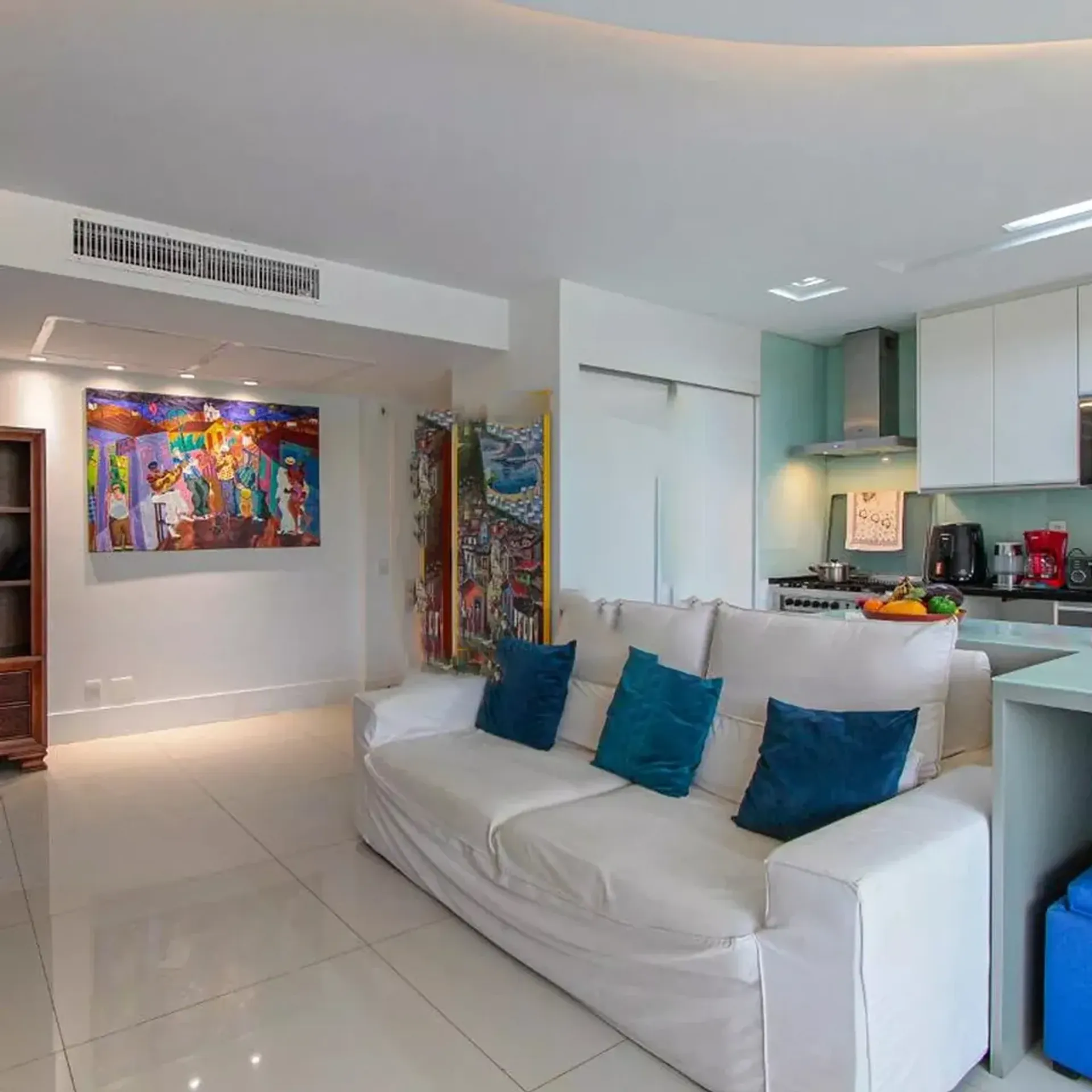 Furnished apartment, 105 m², with a glass-enclosed balcony — photo 7