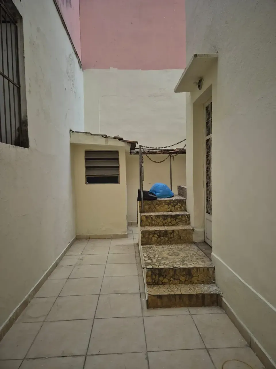 Unfurnished house with 5 bedrooms and 2 bathrooms — photo 12