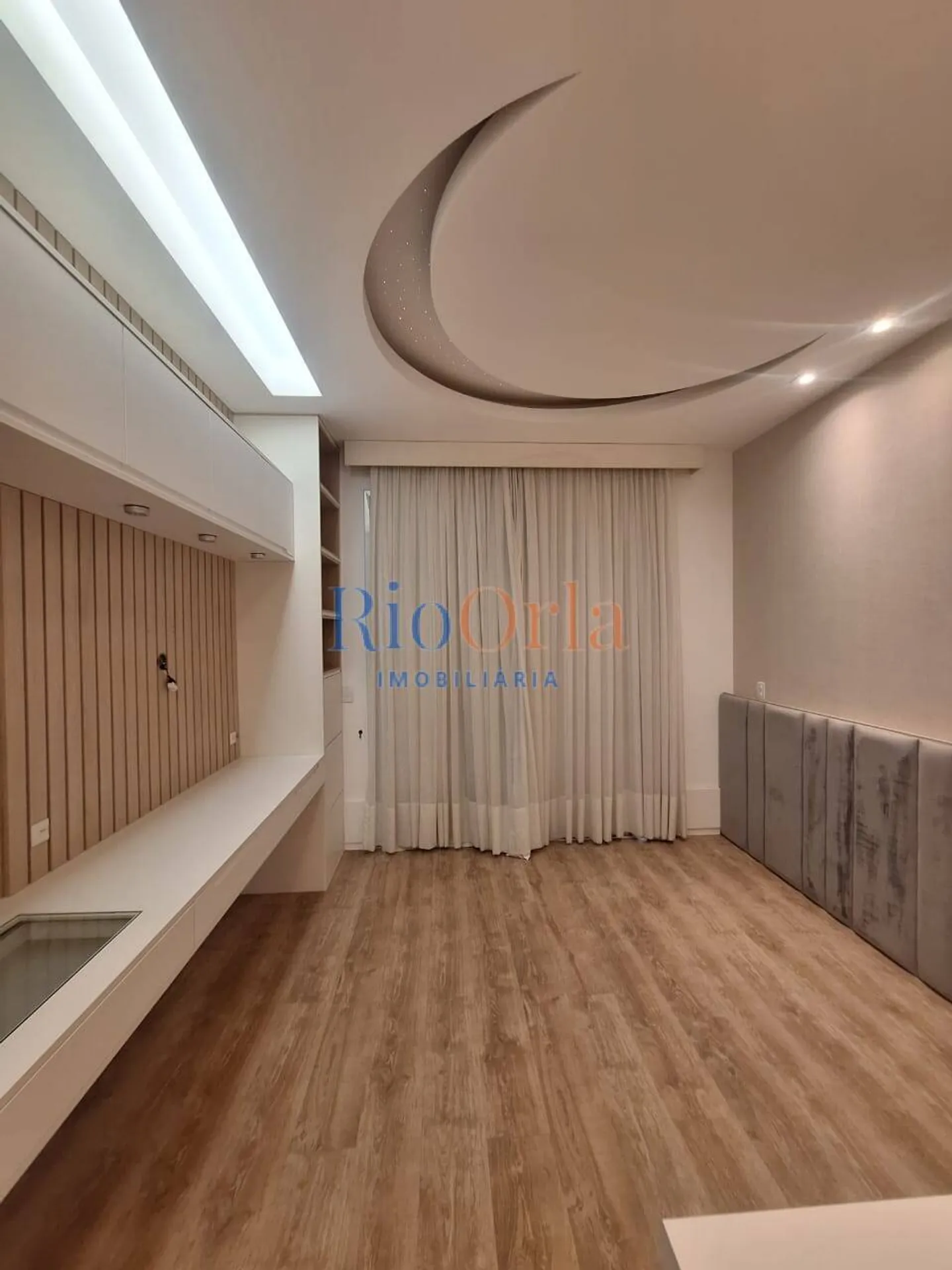 Furnished apartment with 4 bedrooms and 5 bathrooms — photo 34