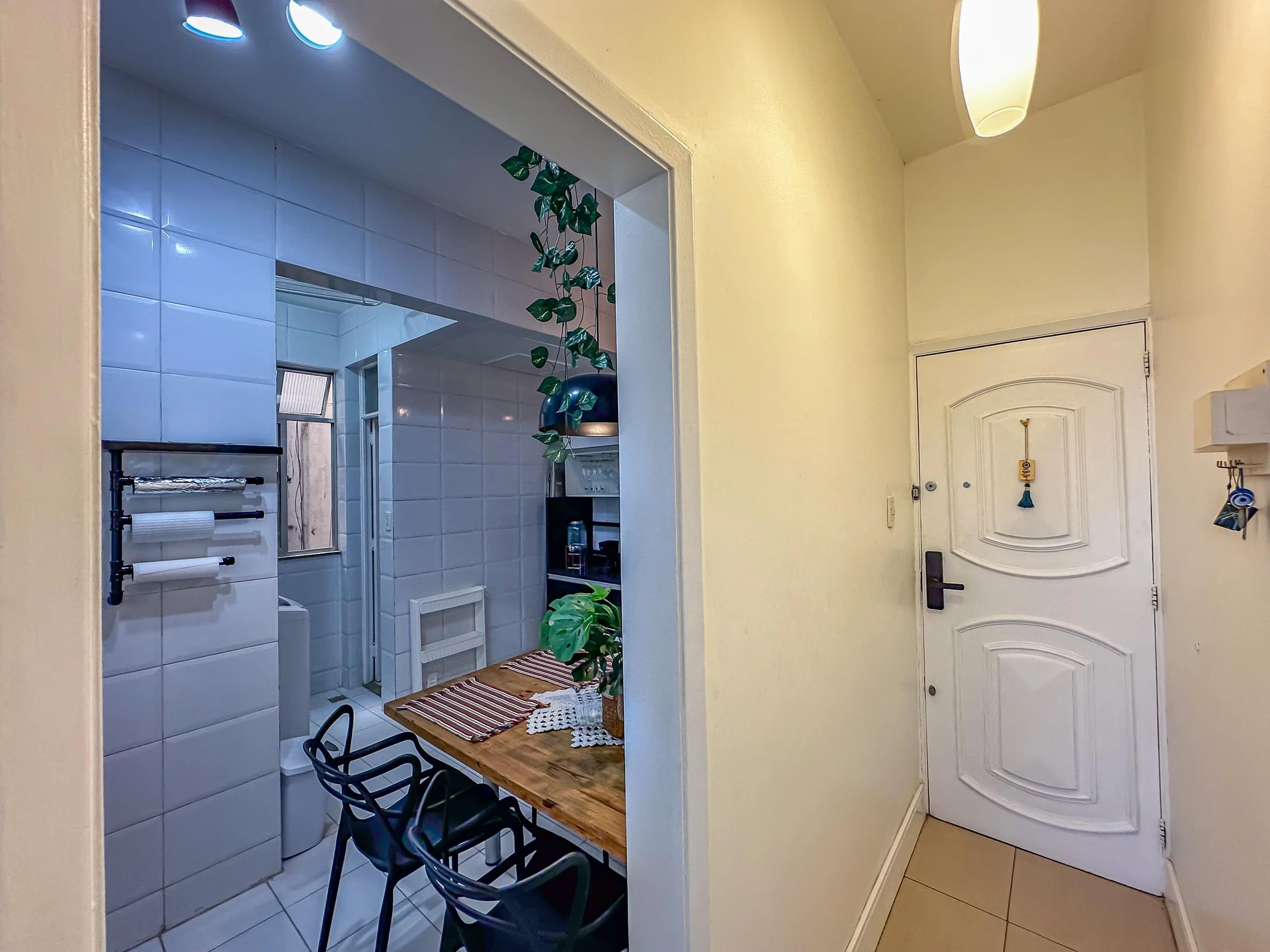 Furnished 1-bedroom apartment with an open kitchen — photo 45