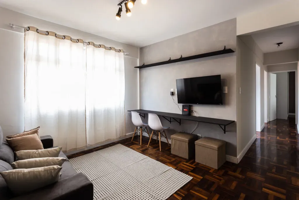 One-bedroom apartment with a washing machine