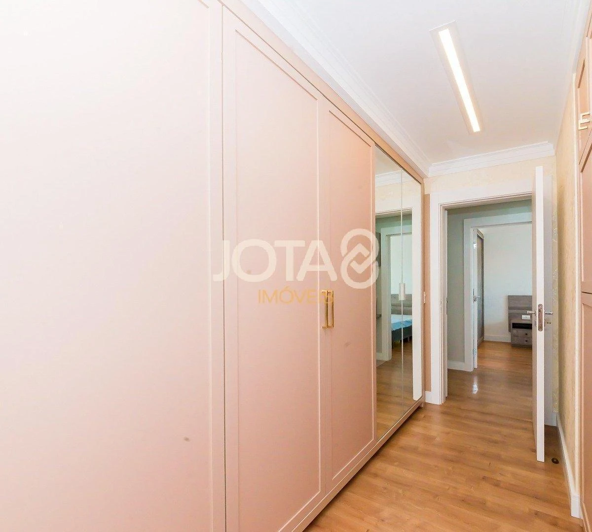 Furnished 155 m² apartment with 3 bedrooms and 1 en-suite — photo 3