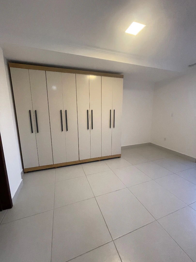 4-bedroom apartment in a building with a sauna — photo 14