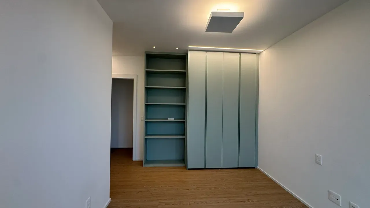 Apartment with 4 bedrooms, 5 bathrooms and enclosed balcony — photo 38