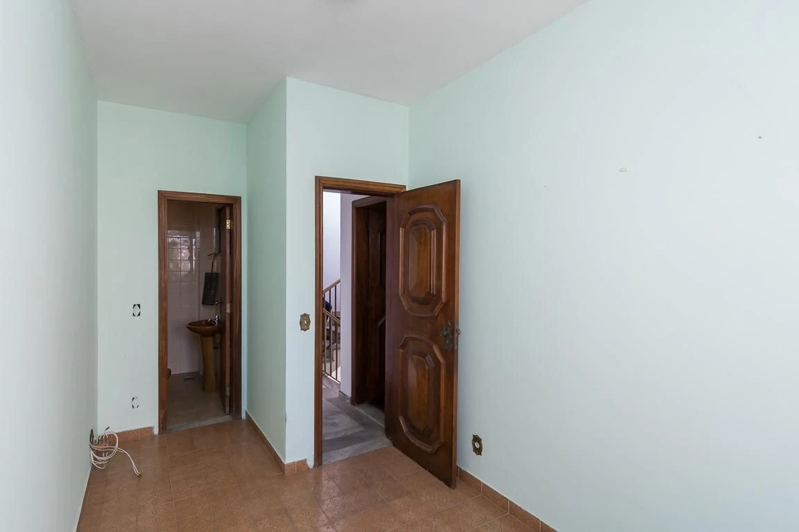 Casa sem mobília com 4 quartos e varanda — photo 84