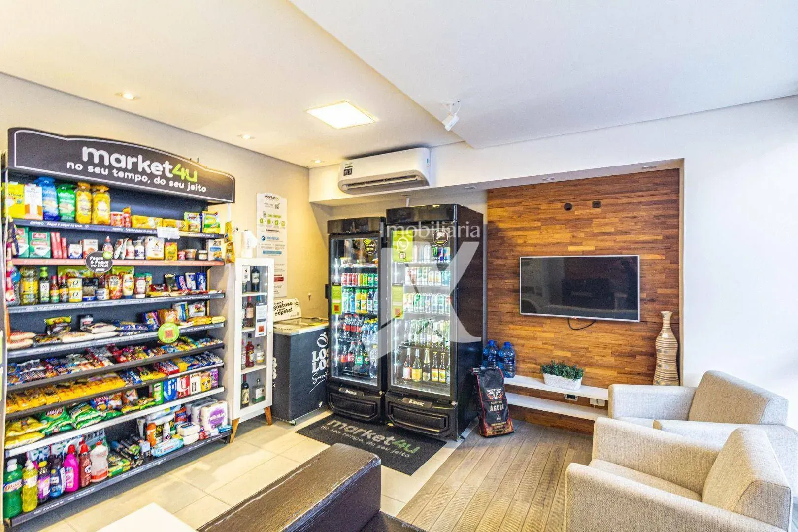 Furnished 2-bedroom apartment with open-plan kitchen — photo 35