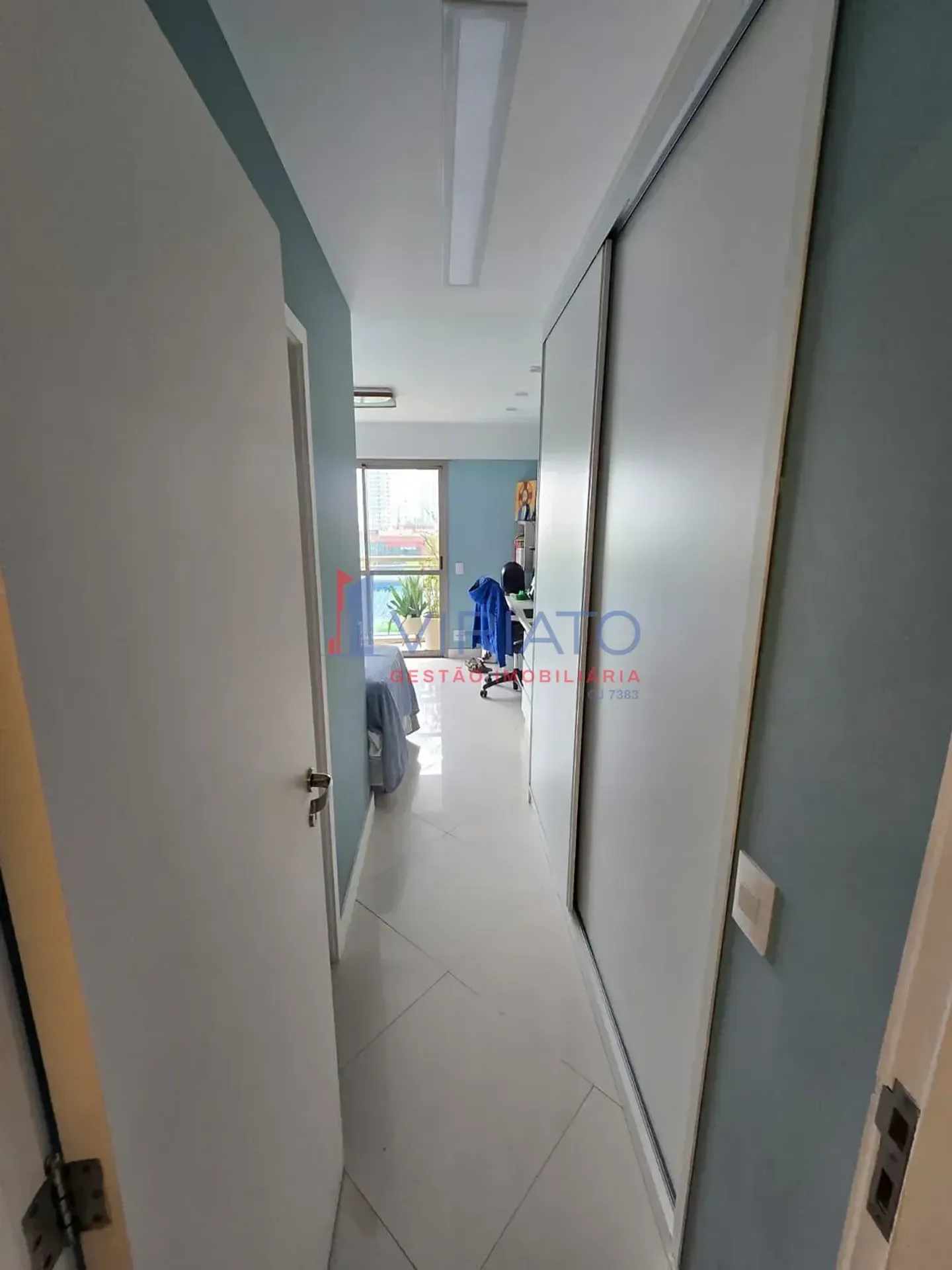 Furnished apartment with 4 bedrooms and 5 bathrooms — photo 40