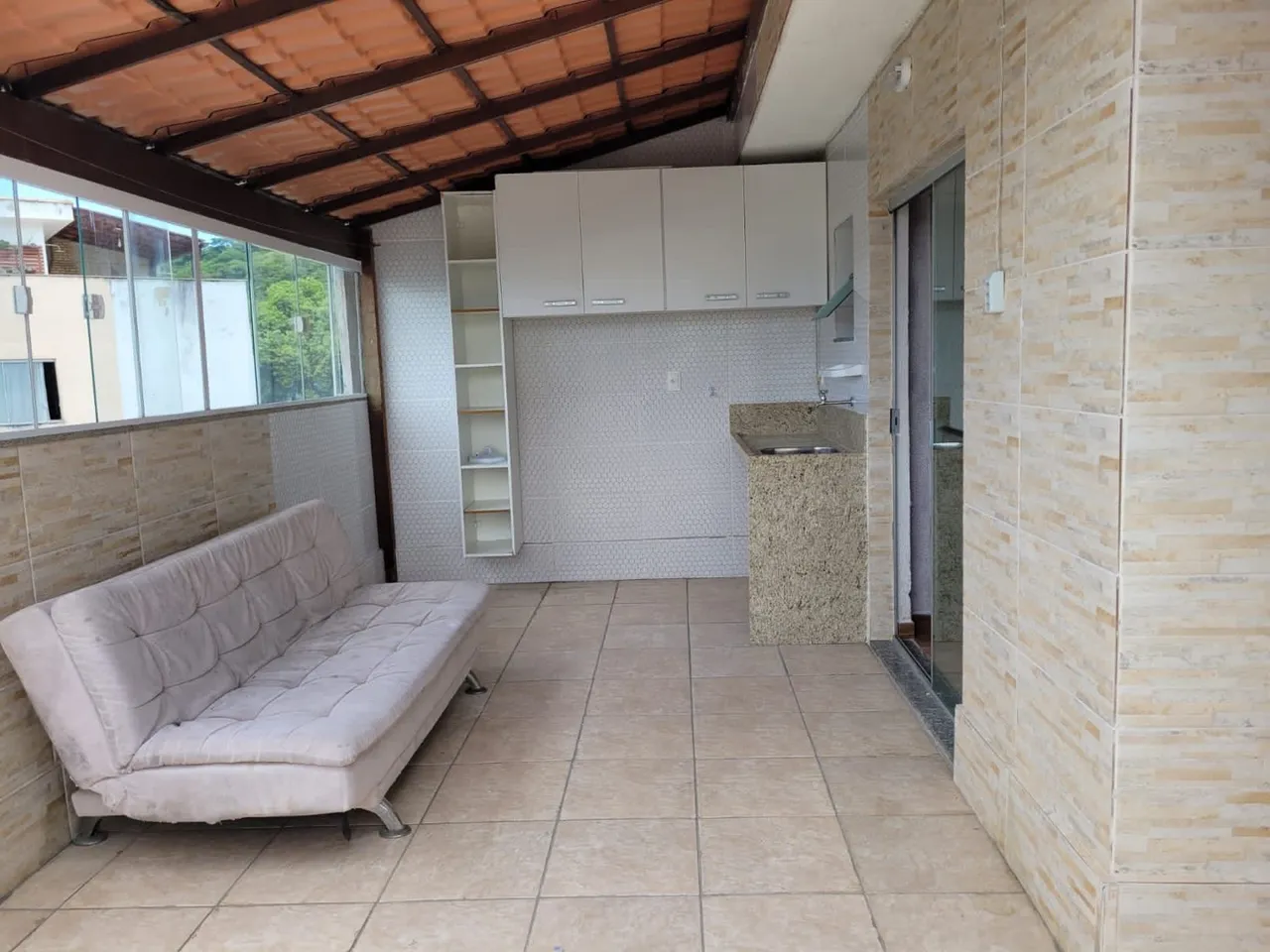 4-bedroom apartment in a building with a pool — photo 8