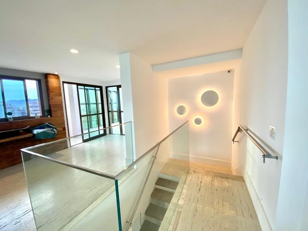 Furnished penthouse with balcony and open-plan kitchen — photo 17