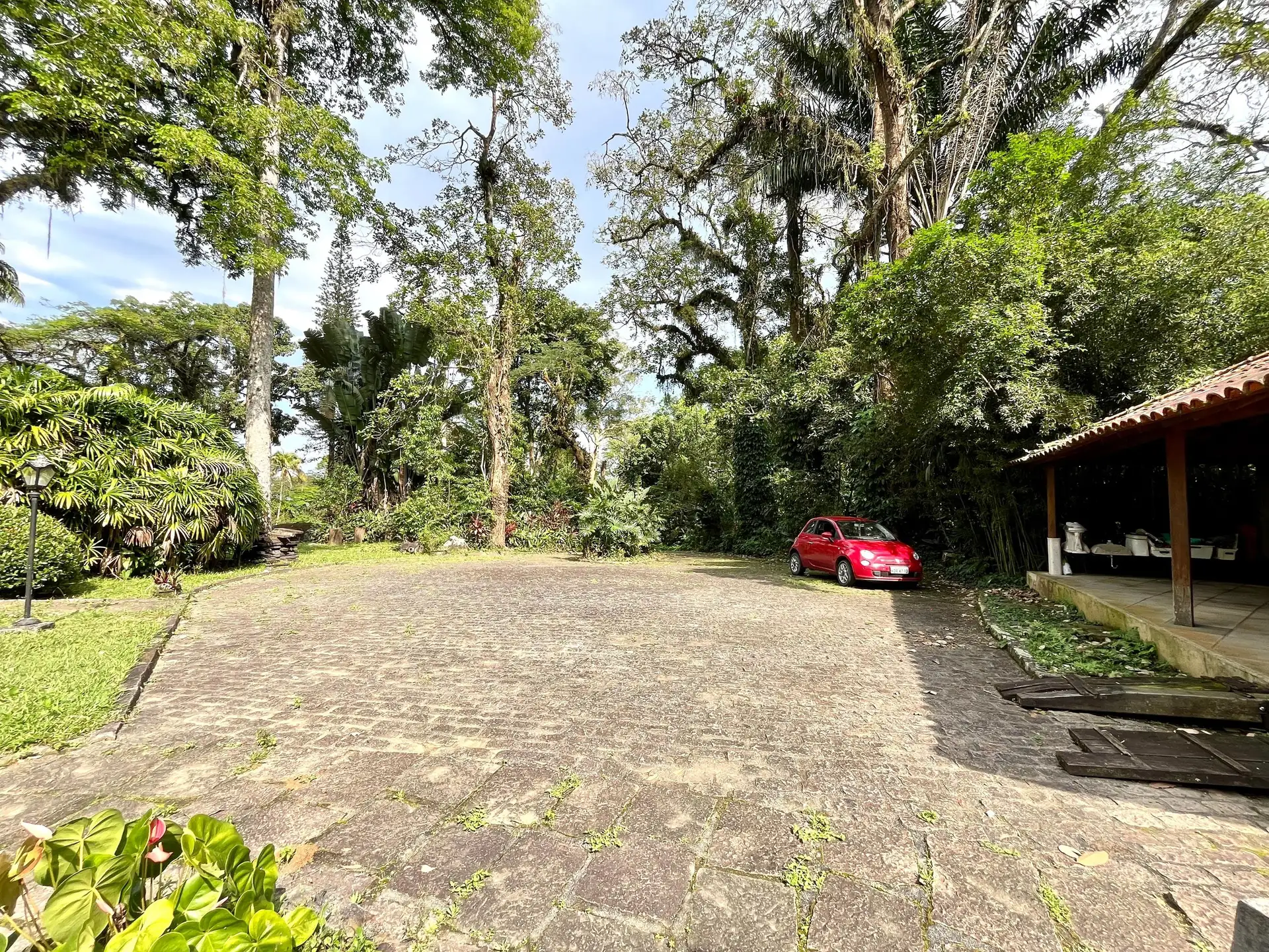 6-bedroom house with a washing machine