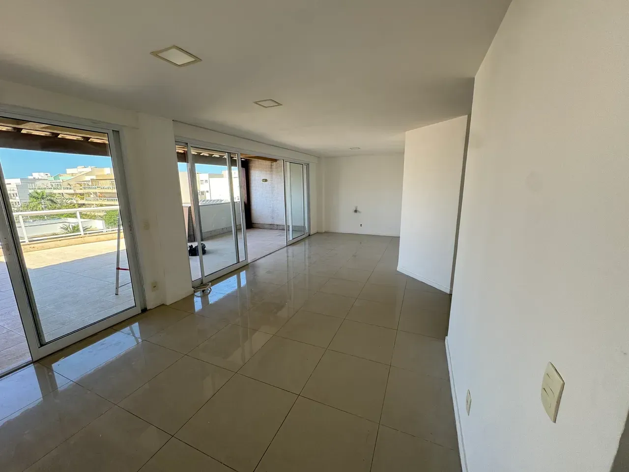 3-bedroom apartment with balcony, 180 m² — photo 3