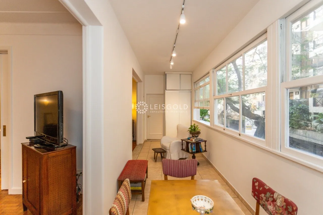Home office in a 4-bedroom apartment, 220 m² — photo 35