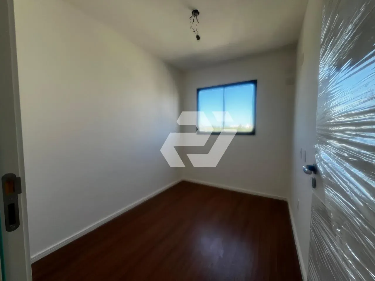 Unfurnished apartment with 2 bedrooms and a balcony — photo 4