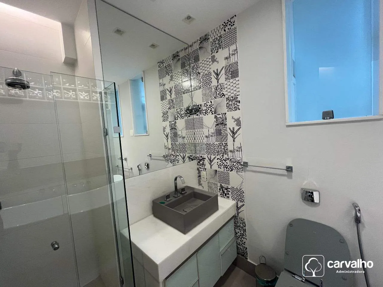 Bathtub in a 3-bedroom apartment, 173 m² — photo 21