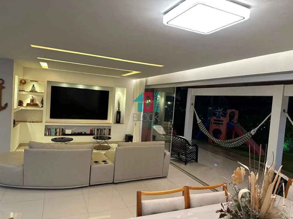 Furnished house with 5 bedrooms and 9 total bathrooms — photo 16