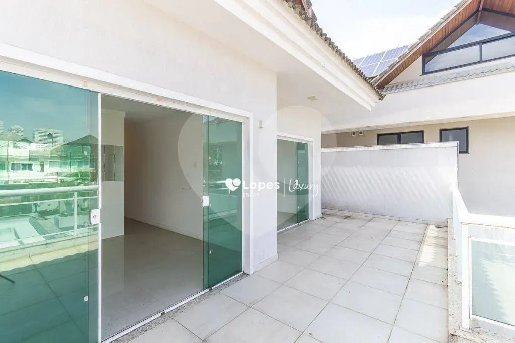 Unfurnished triplex house with 6 en-suite bedrooms and 820 m² — photo 32