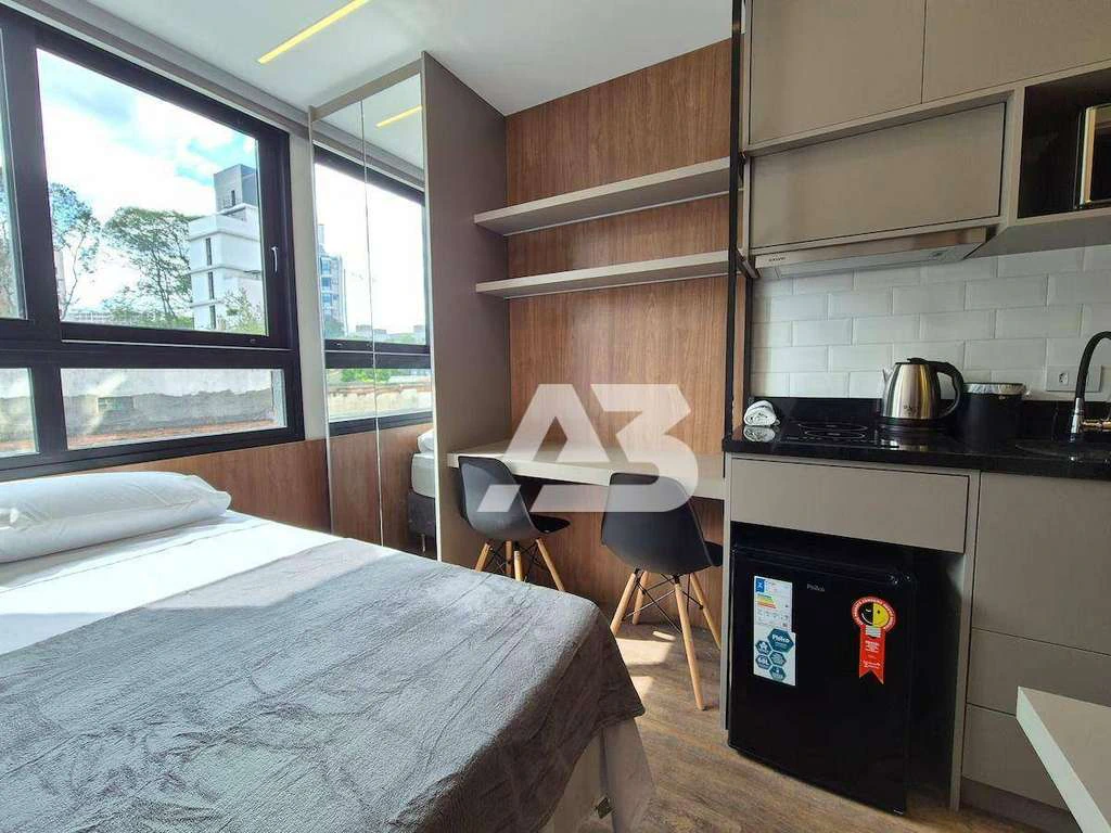 Estudio amueblado de 20 m² con rincón de trabajo listo — photo 2