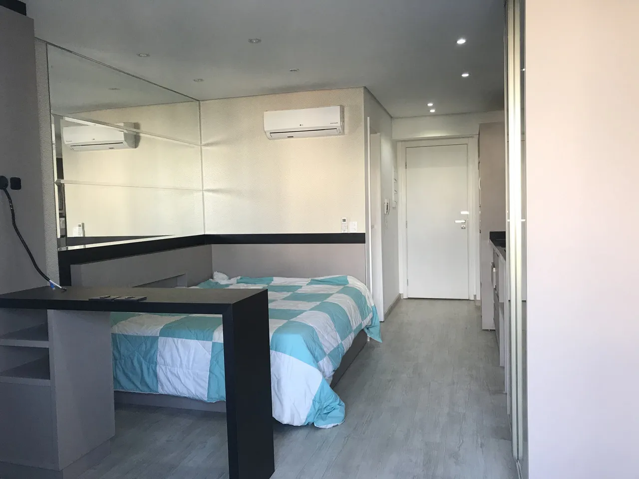 Furnished 1-bedroom apartment with a balcony — photo 4