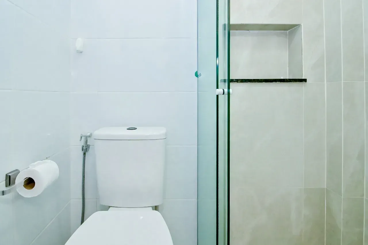 Furnished 1-bedroom apartment with 3 bathrooms — photo 20