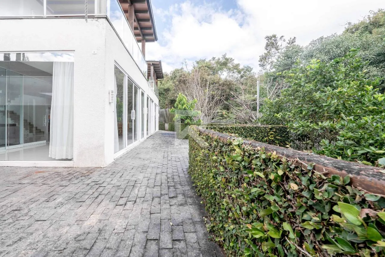 Furnished house with 4 en-suite rooms and 709 m² — photo 49