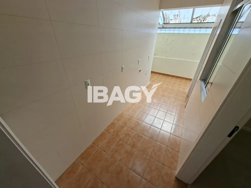 Apartamento de 4 dormitorios con chimenea y 1 suite — photo 9