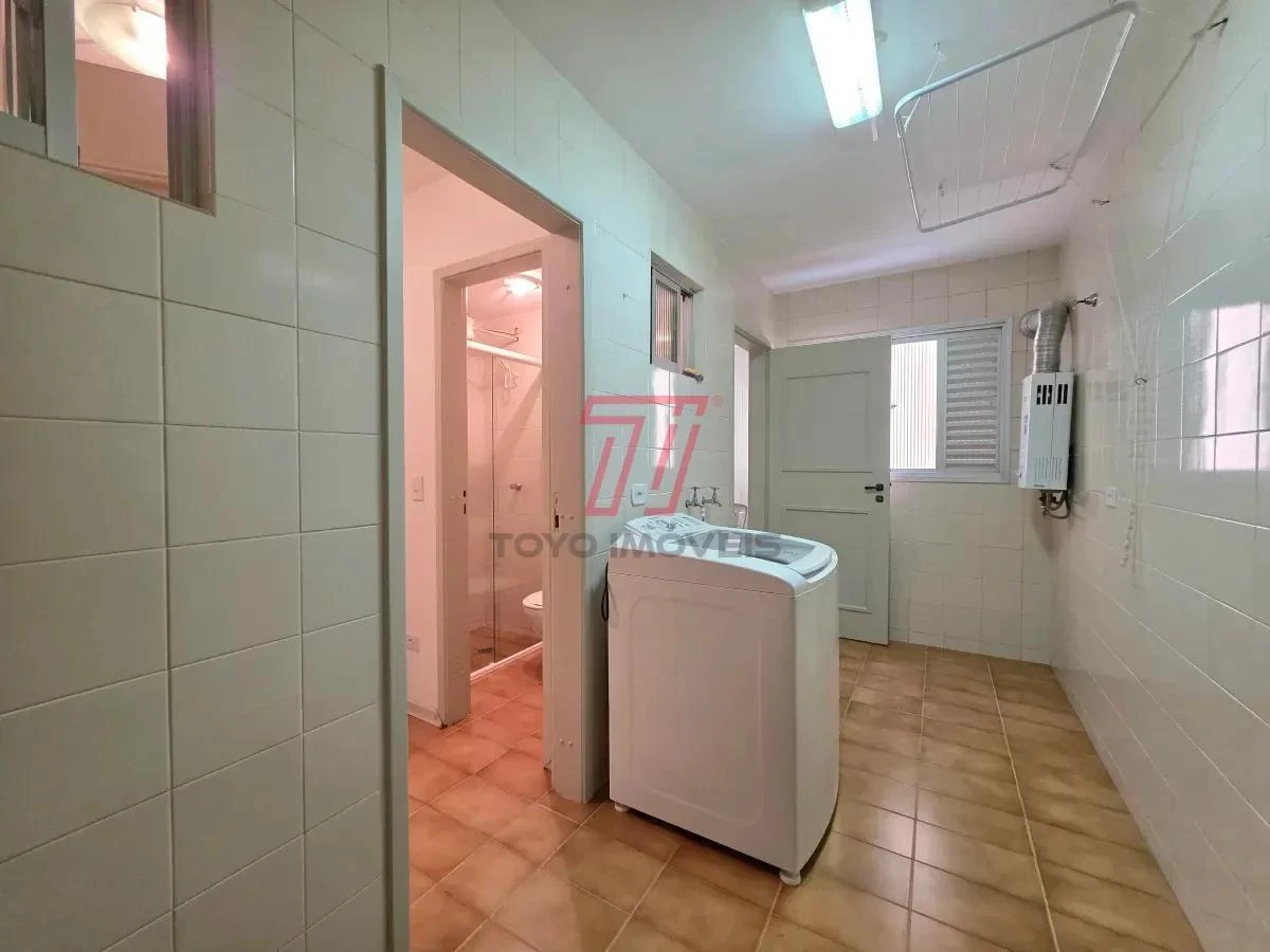 3-bedroom apartment with a bathtub in Curitiba — photo 31