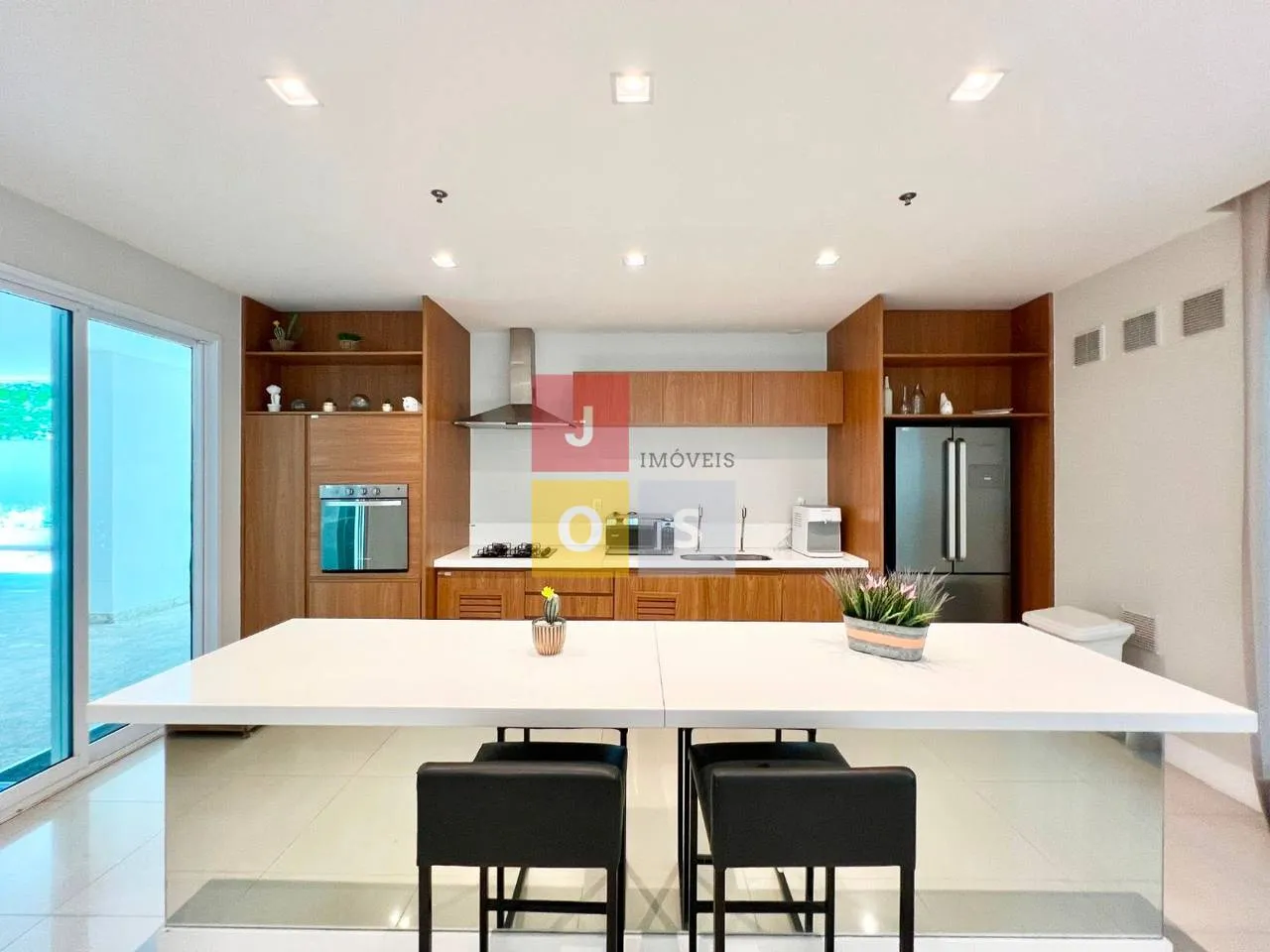Furnished 4-bedroom suite apartment with 156 m² — photo 45