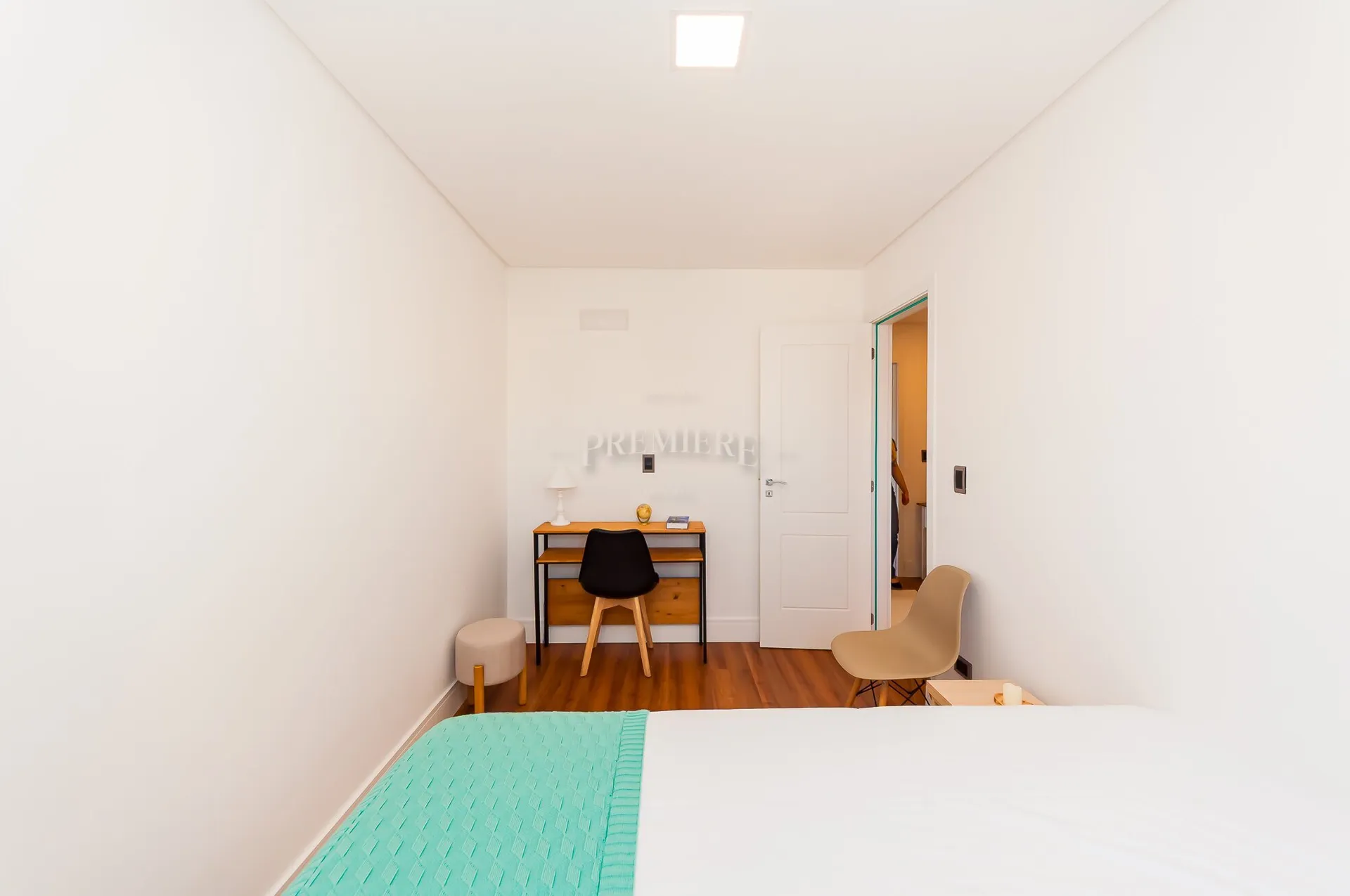 Furnished apartment, 151 m², with floor-to-ceiling windows — photo 18
