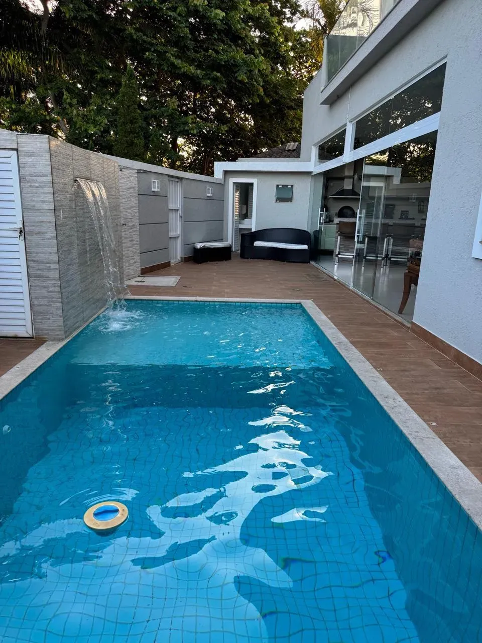 Furnished triplex home with 5 bedrooms and 5 bathrooms — photo 8