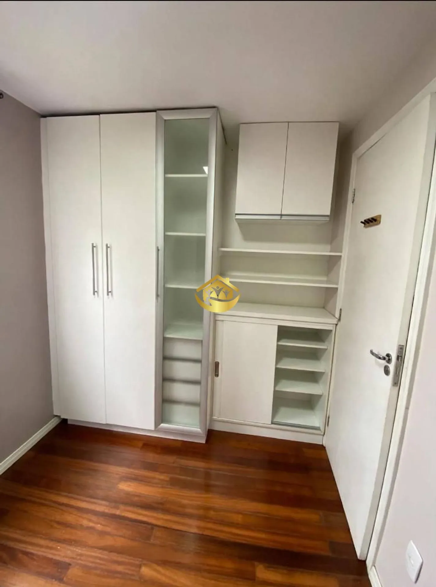 Wood or laminate floors in a 2-bedroom apartment, 46 m² — photo 15
