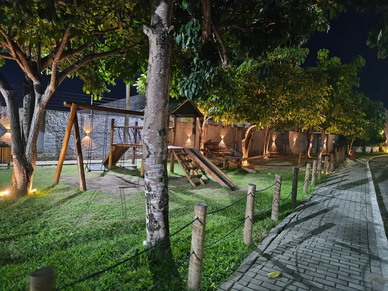 Garden in a 4-bedroom house, 196 m² — photo 26