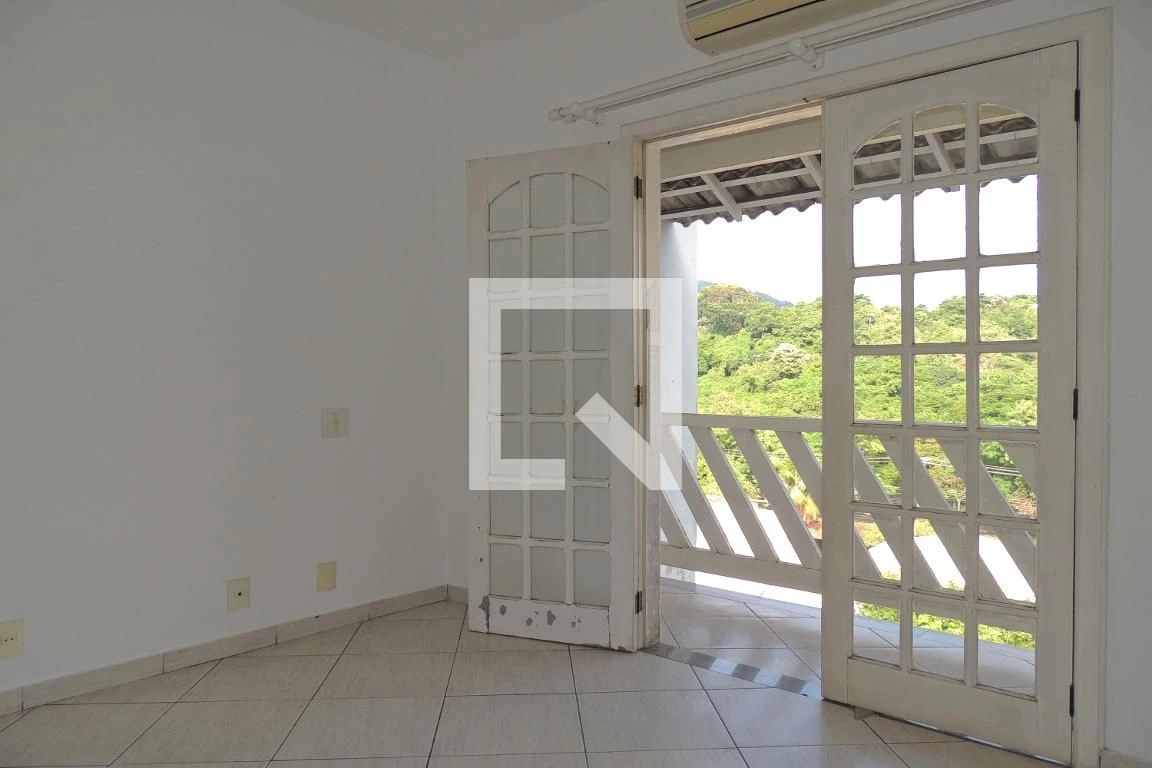 Casa mobiliada com 3 quartos, varanda e 3 banheiros — photo 61