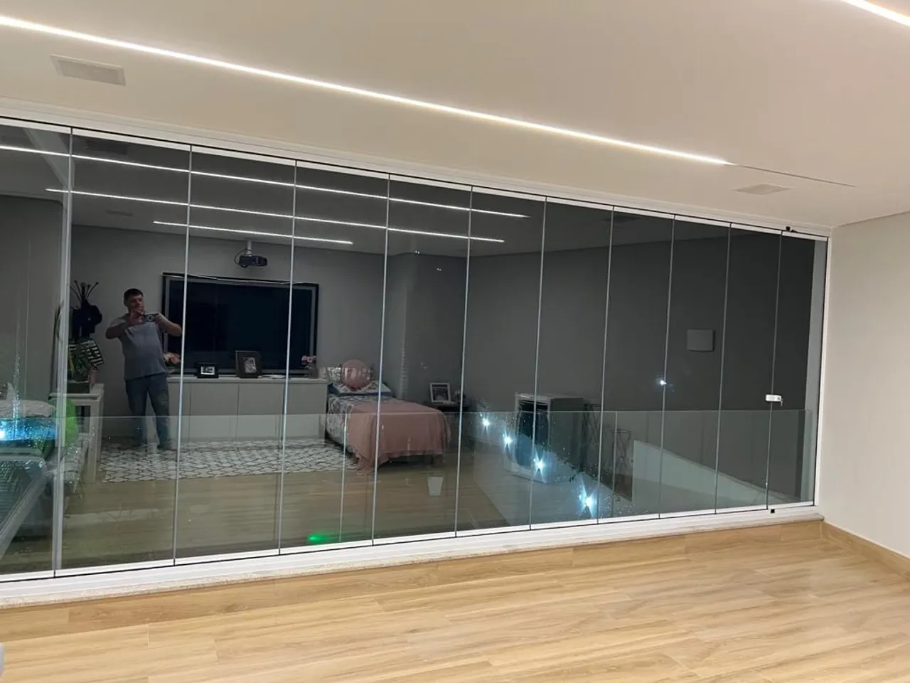 4 quartos e janelas do piso ao teto: casa de 428 m² — photo 9