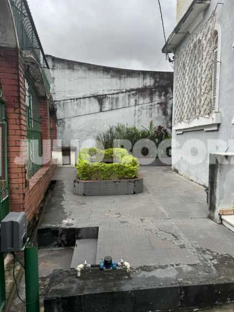 Street-level house with 5 bedrooms and private BBQ — photo 10