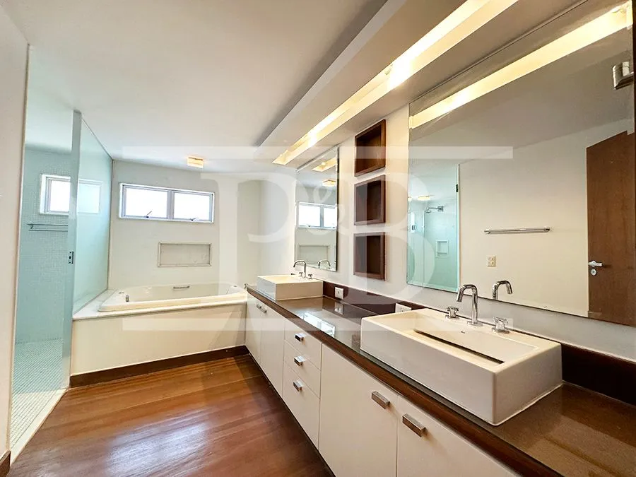 Penthouse with 4 bedrooms and 539 m² with floor-to-ceiling windows — photo 27