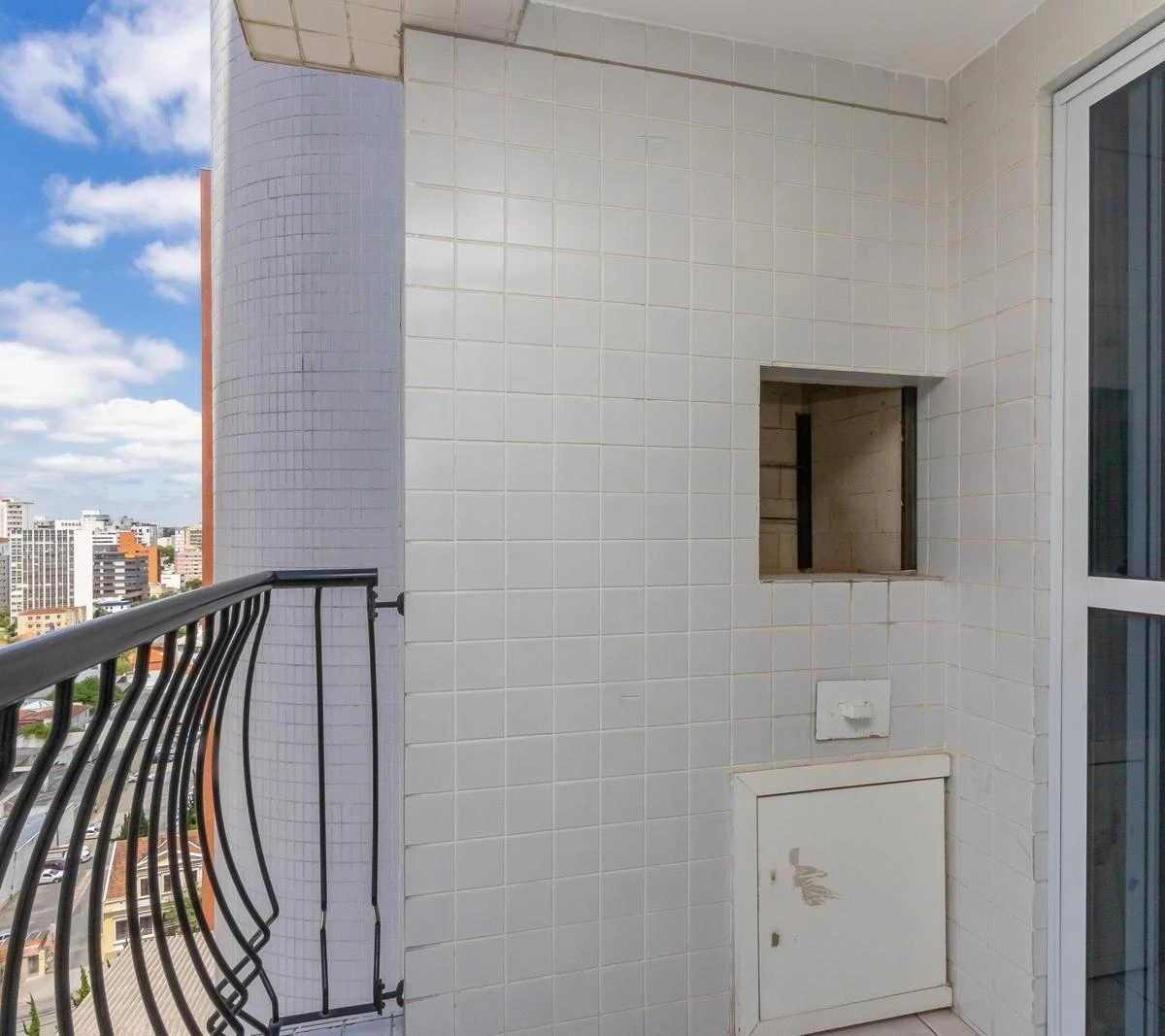 Furnished one-bedroom, 70 m² apartment in Curitiba — photo 26