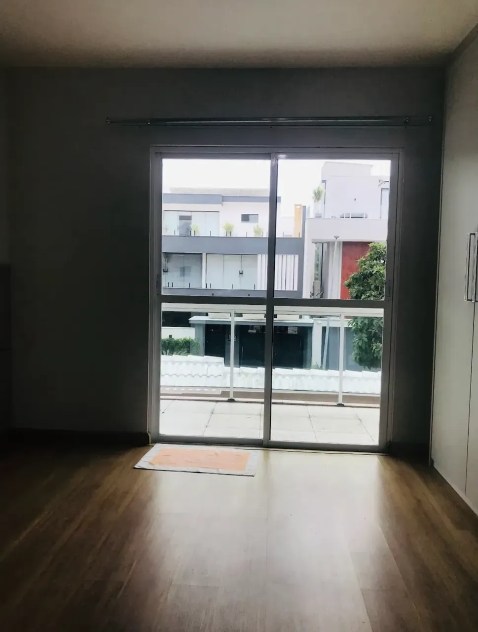 House with 4 bedrooms and 4 bathrooms and a separate kitchen — photo 6