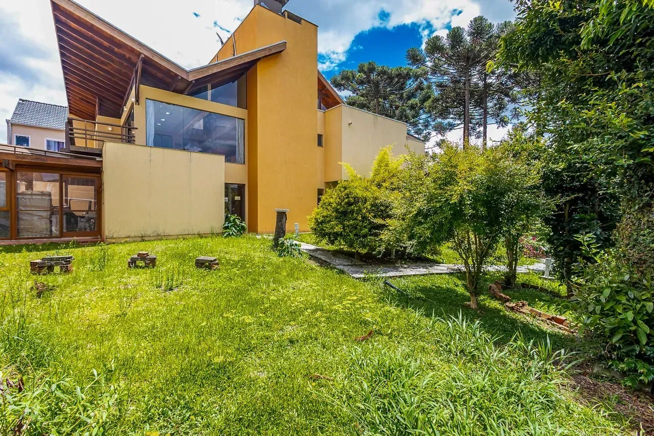 Furnished house with 5 bedrooms and 470 m² — photo 56