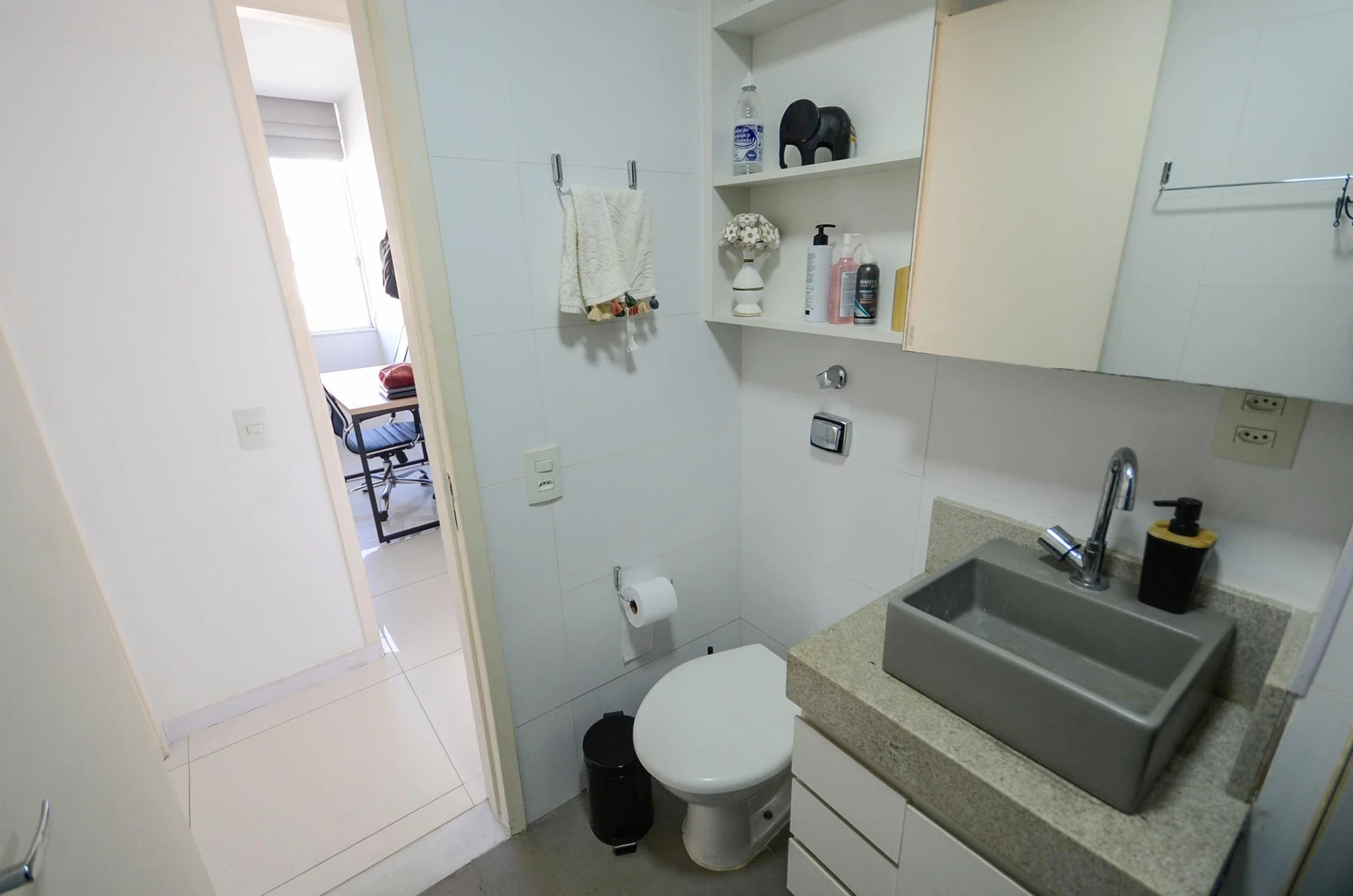 Apartamento mobiliado, 55 m², com janelas do piso ao teto — photo 25