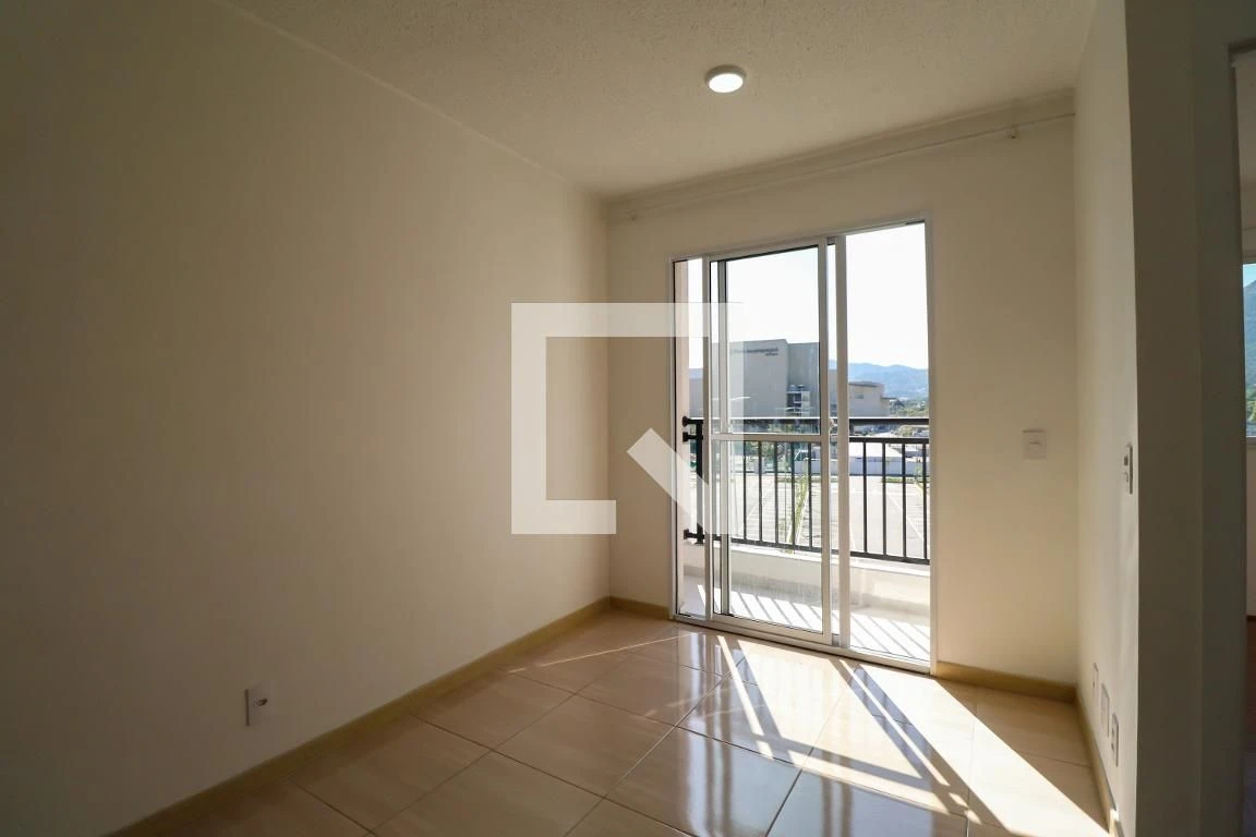 Apartamento sem mobília com 2 quartos e garagem — photo 2