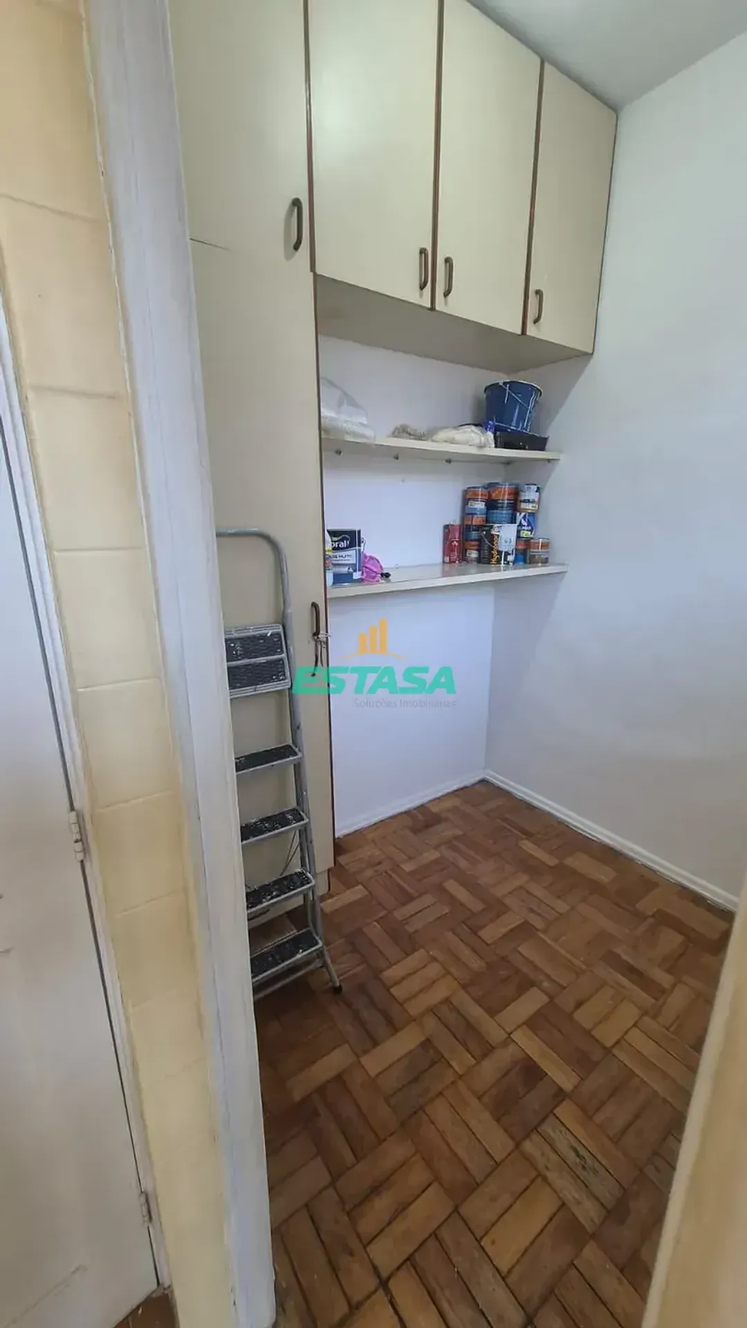 1-bedroom apartment with a separate closed kitchen — photo 32